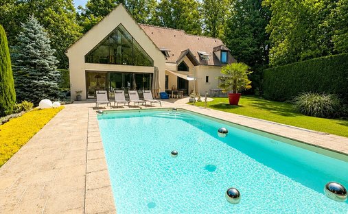 House in Ouest, Lamorlaye, France 1