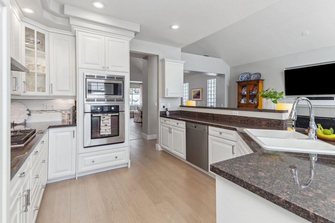 House in West Vancouver, British Columbia, Canada 5 - 18397799