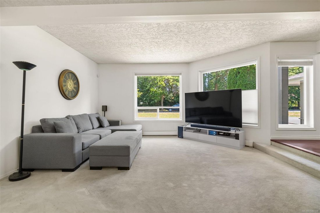 House in Saanich, British Columbia, Canada 4 - 18397825
