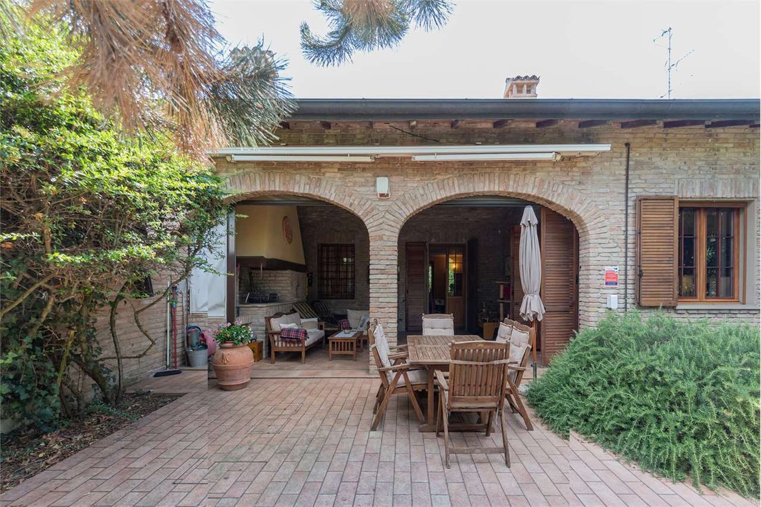 Villa in Castelnuovo Rangone, Emilia-Romagna, Italy 2 - 18398688