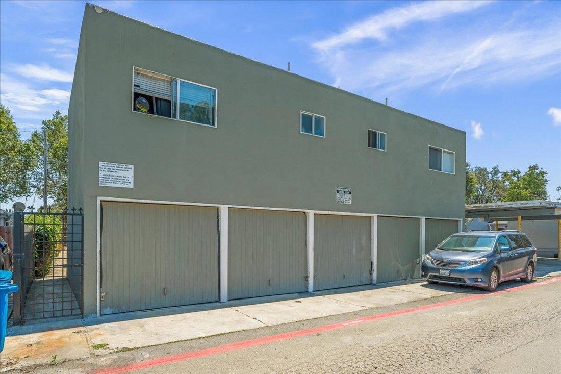 Menlo Park, California, United States 4 - 18398715