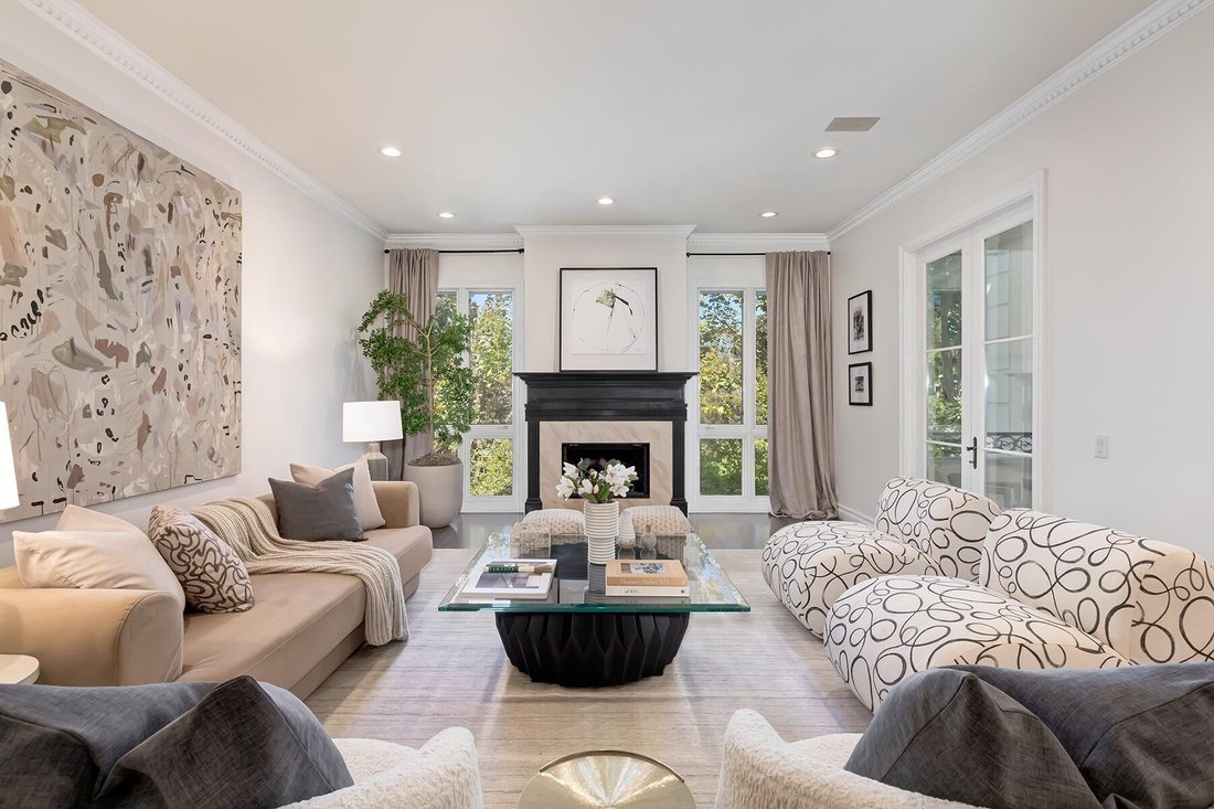 Condo in Los Angeles, California, United States 3 - 18079796