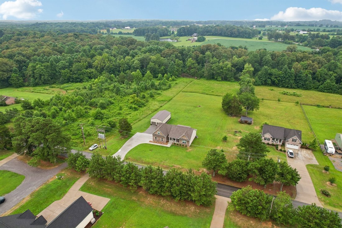 House in Dickson, Tennessee, United States 2 - 18399327