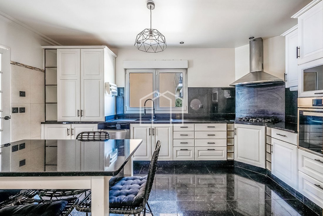 House in Plateau Ouest, Suresnes, France 4 - 18265835