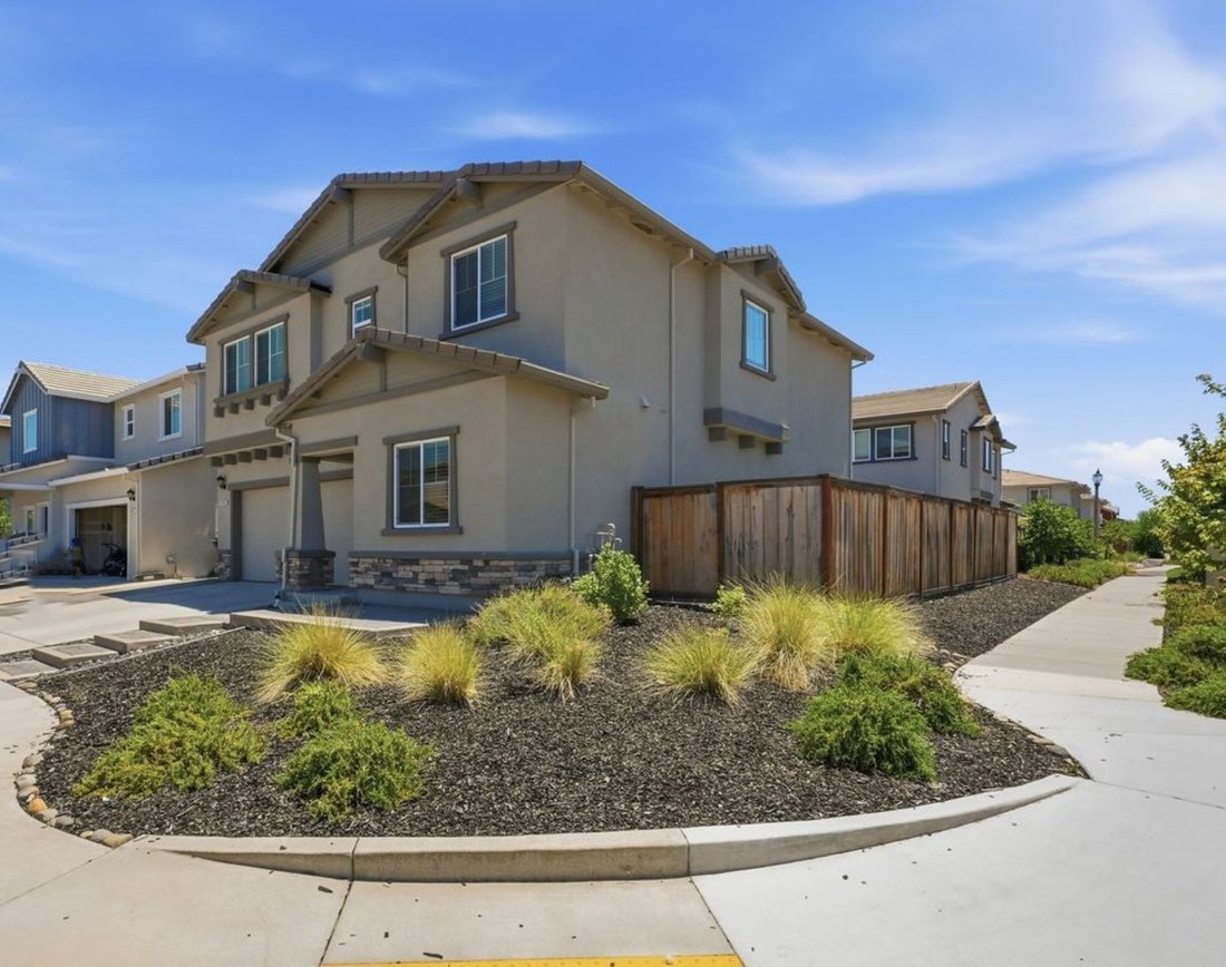 Lincoln, California, United States 4 - 18400015
