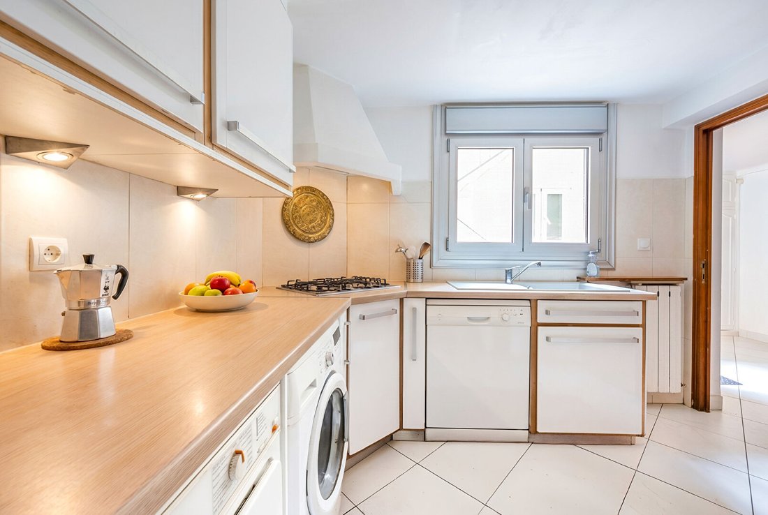 House in Plateau Ouest, Suresnes, France 3 - 18265843