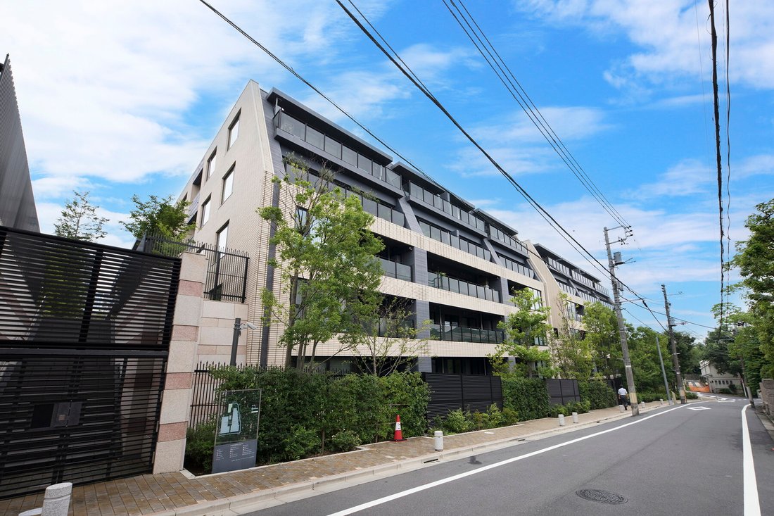 Condo in Shibuya City, Tokyo, Japan 3 - 18400014