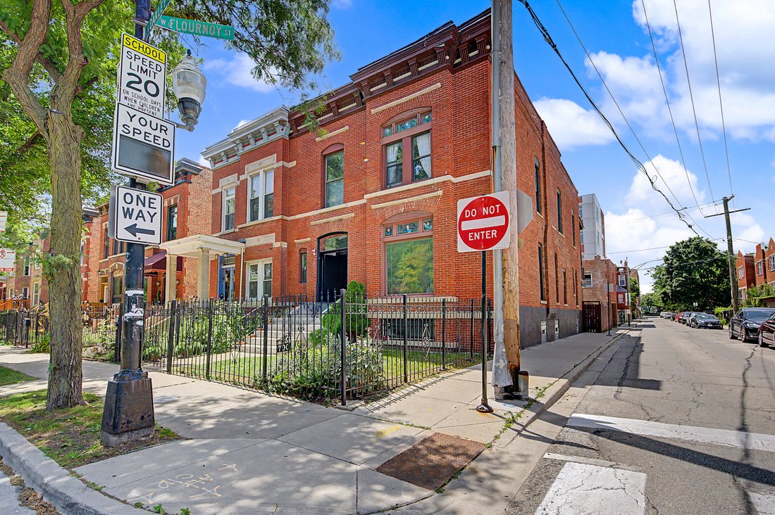 Chicago, Illinois, United States 3 - 18398893
