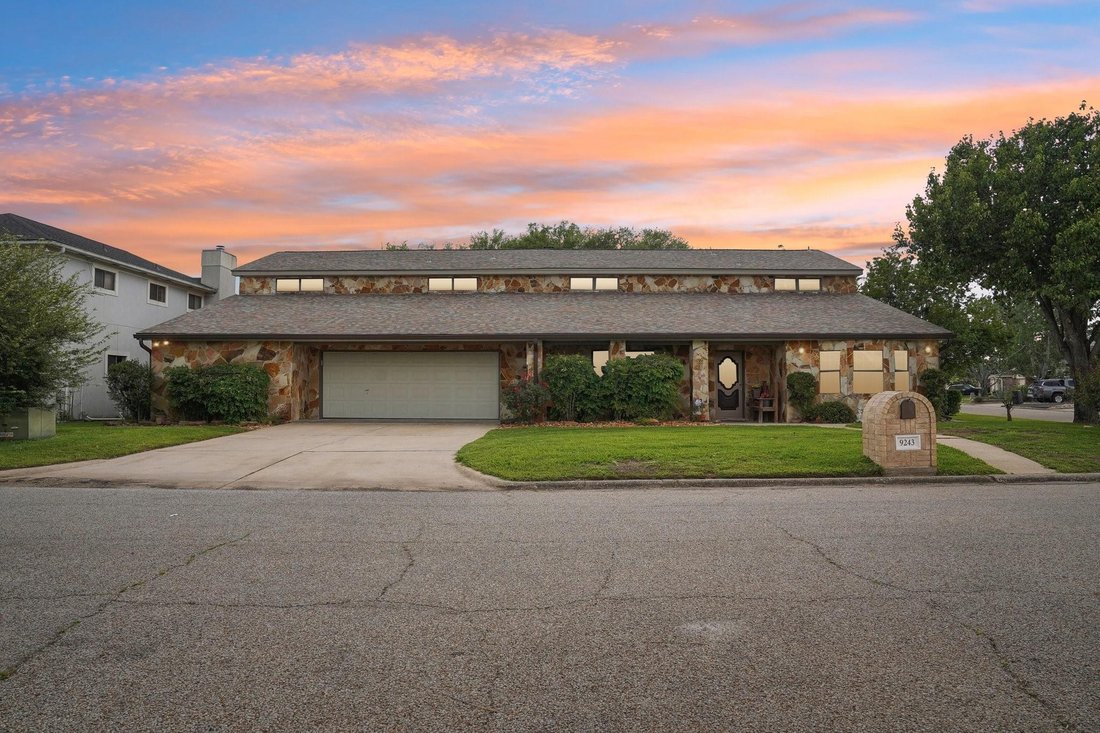 House in Montgomery, Texas, United States 2 - 18399407