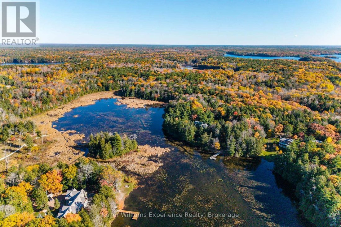 House in Georgian Bay, Ontario, Canada 1 - 18399525