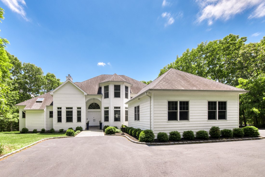 Hampton Bays, New York, United States 1 - 18400013