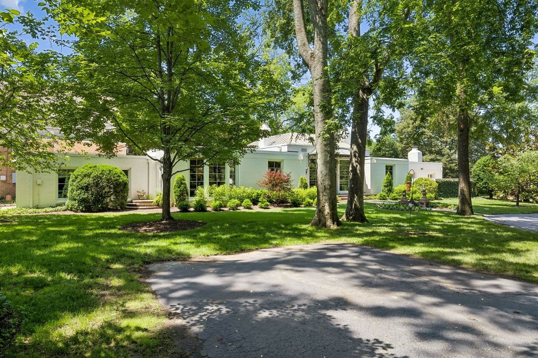 Co Op in Forest Hills, Tennessee, United States 2 - 18399274