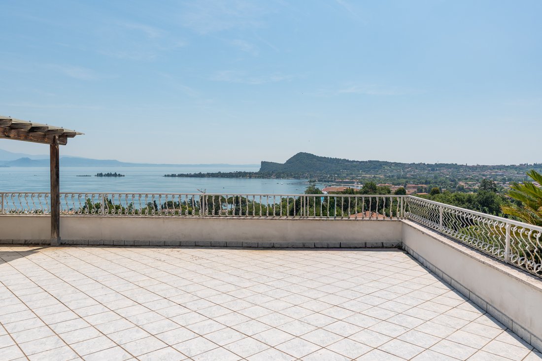 Villa in Manerba del Garda, Lombardy, Italy 4 - 18400154