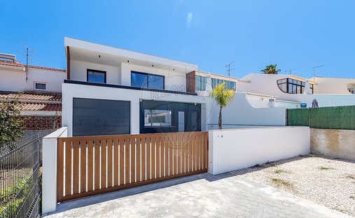Villa in Sao Goncalo de Lagos, Algarve, Portugal 1