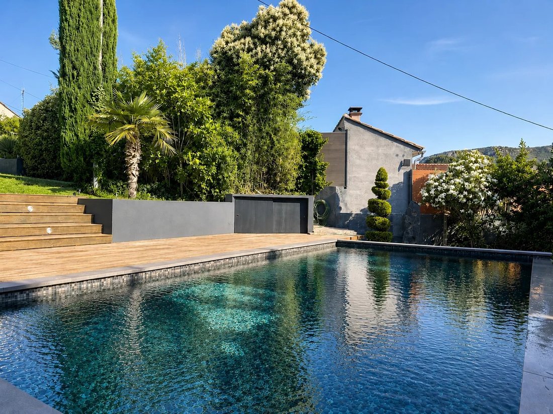 Villa in La Bouilladisse, Provence-Alpes-Côte d'Azur, France 2 - 18400462