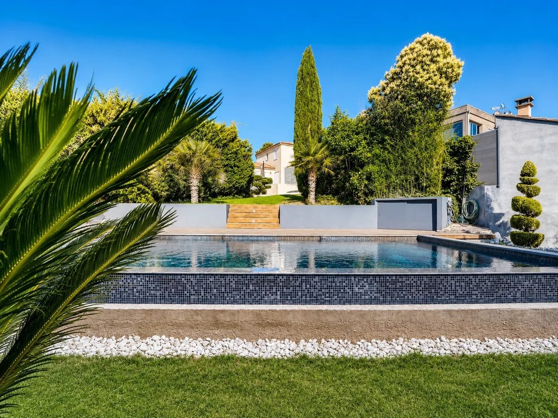 Villa in La Bouilladisse, Provence-Alpes-Côte d'Azur, France 3 - 18400462