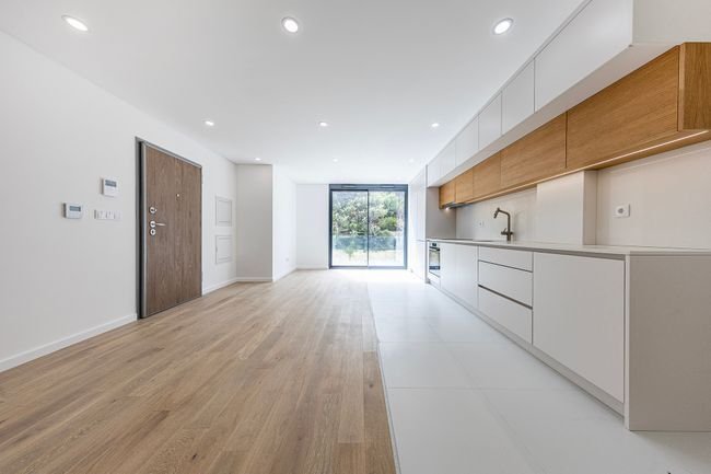 Apartment in Estoril, Cascais e Estoril, Lisbon 3 - 18402560