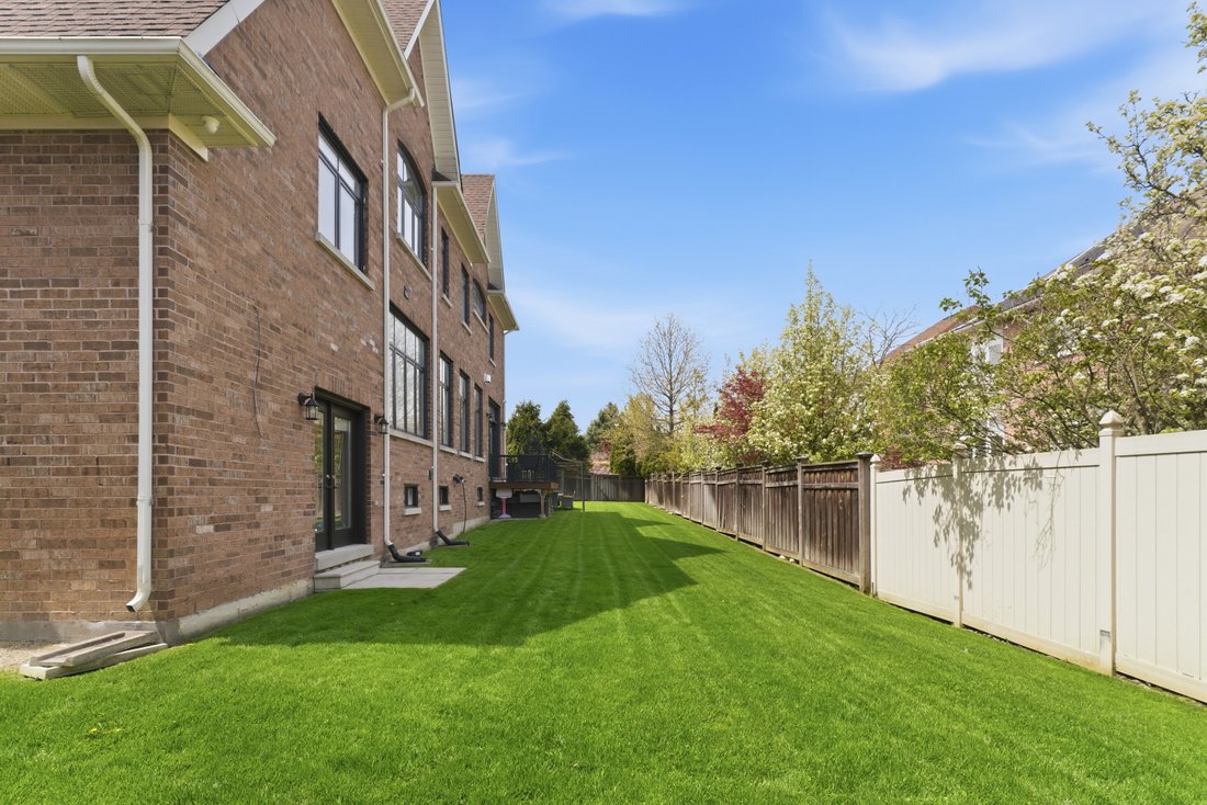 House in Mississauga, Ontario, Canada 3 - 17931153
