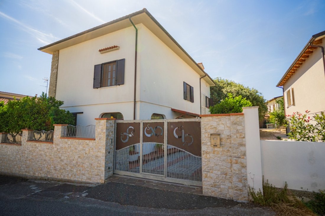 Villa in Serragrande, Rosignano Marittimo, Italy 1 - 18402381
