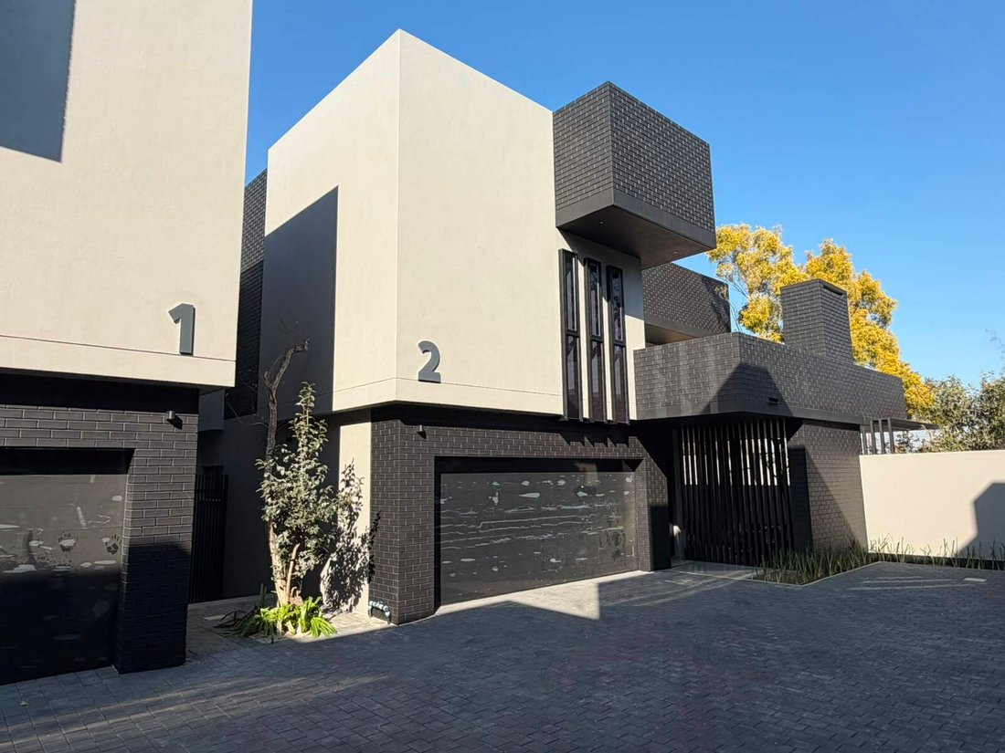 Country House in Benmore Gardens, Gauteng, South Africa 3 - 17949725