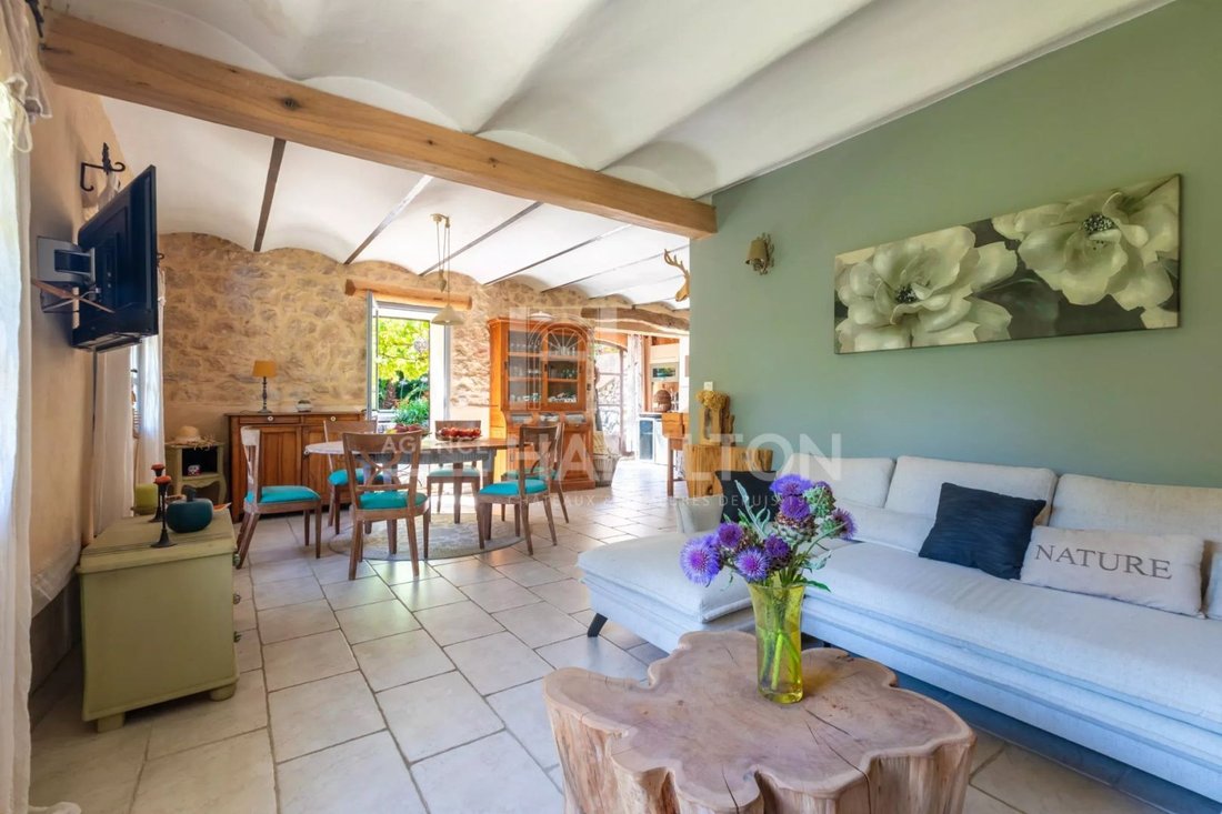 Villa in Nord, Roquefort-les-Pins, France 3 - 18400802