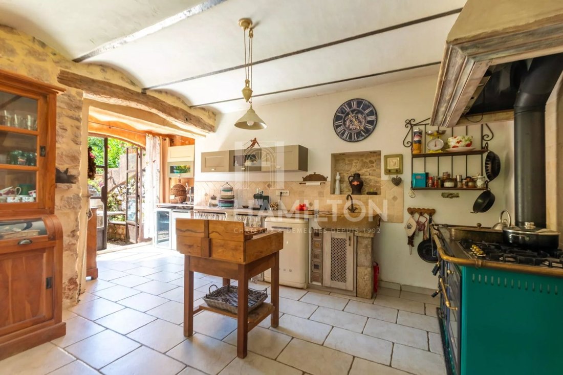 Villa in Nord, Roquefort-les-Pins, France 4 - 18400802