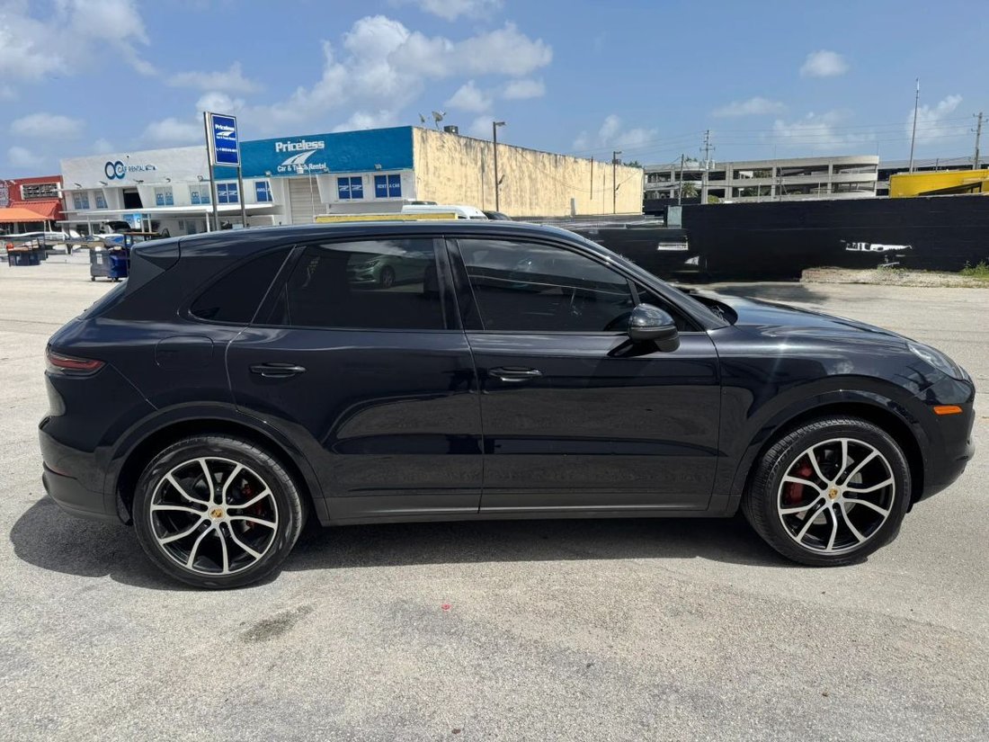 Suv in Miami, FL, United States 5 - 18400737