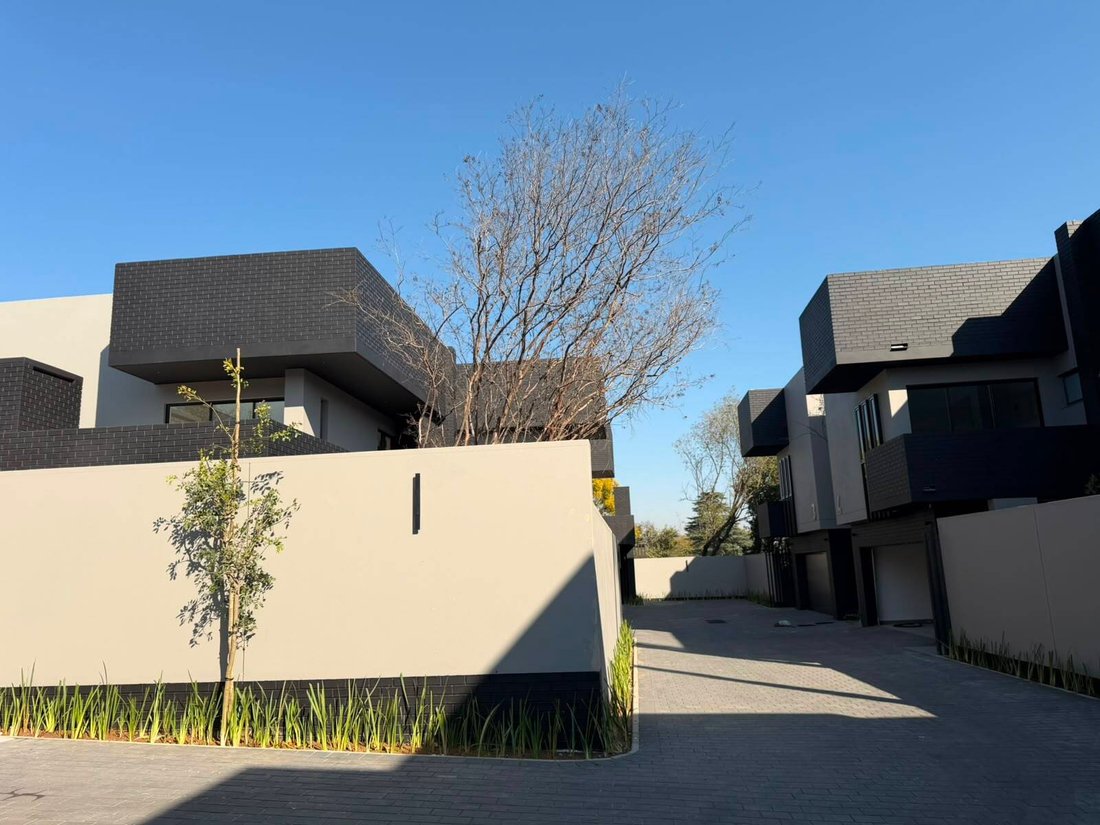 Country House in Benmore Gardens, Gauteng, South Africa 5 - 17949725