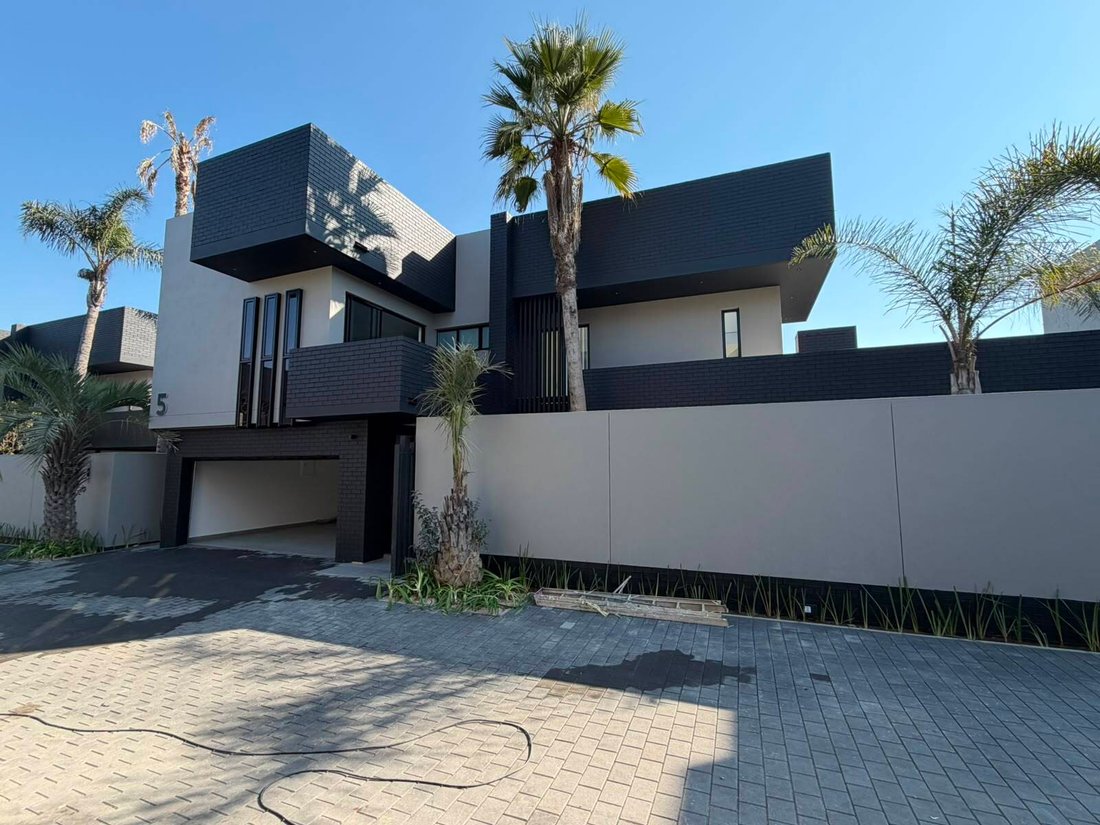 Country House in Bryanston, Gauteng, South Africa 3 - 17949725