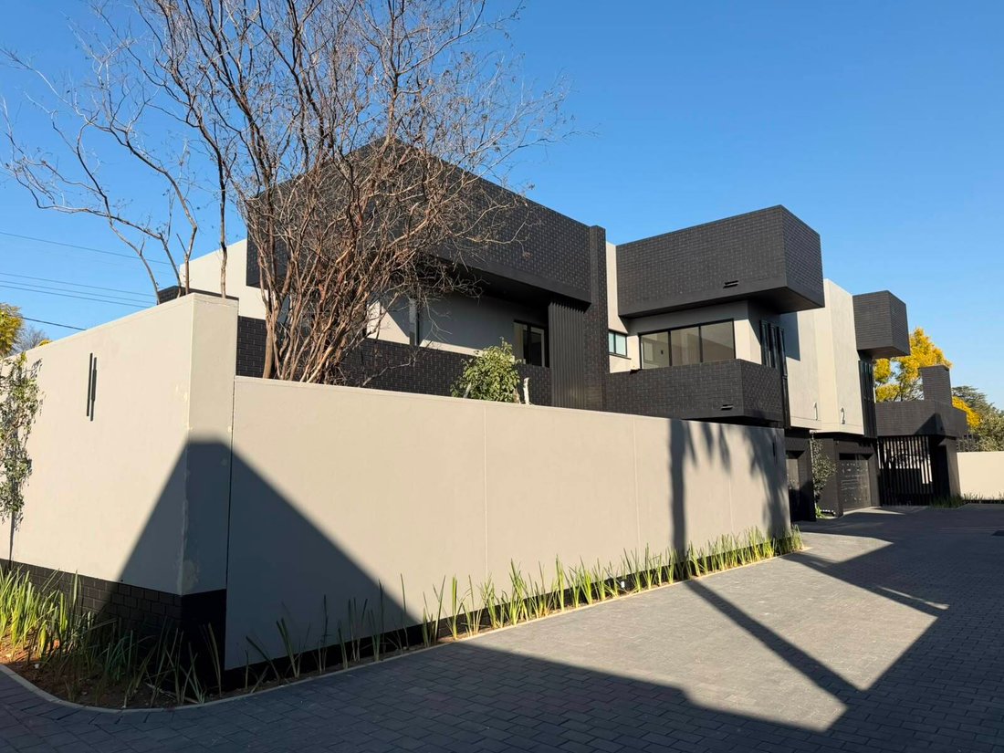 Country House in Benmore Gardens, Gauteng, South Africa 2 - 17949725
