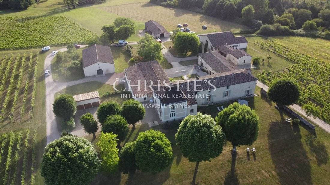 Farm Ranch in Sainte-Foy-la-Grande, Neu-Aquitanien, Frankreich 1 - 17444532