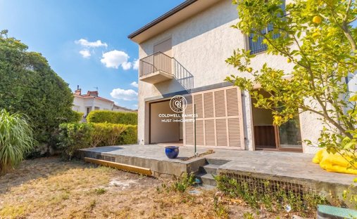 Townhouse in Les Remparts-Kennedy, Perpignan, France 1