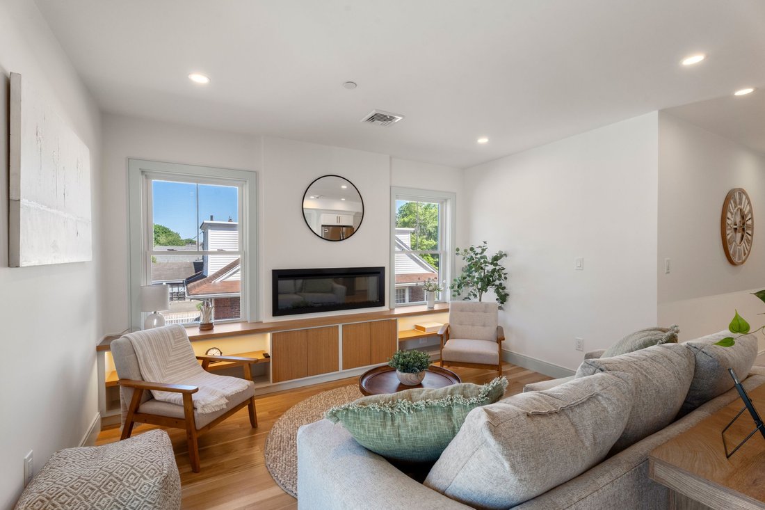 Condo in Stoneham, Massachusetts, United States 4 - 17754086