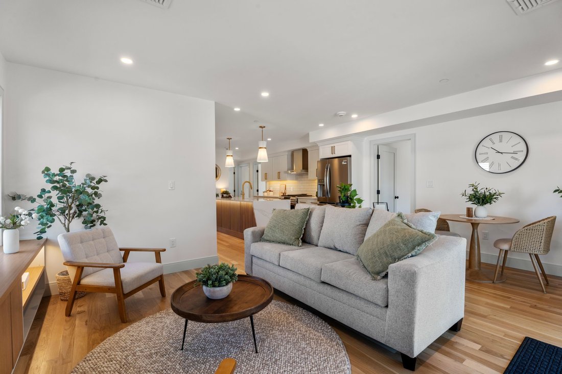Condo in Stoneham, Massachusetts, United States 5 - 17754086