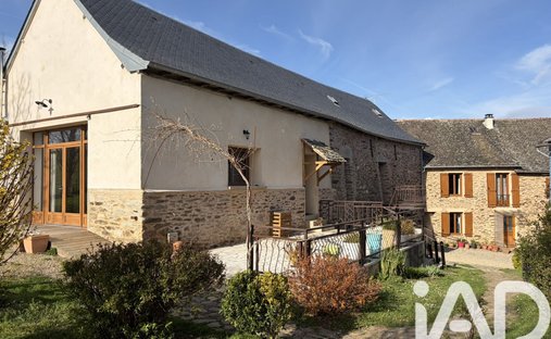 Haus in La Salvetat-Peyralès, Okzitanien, Frankreich 1