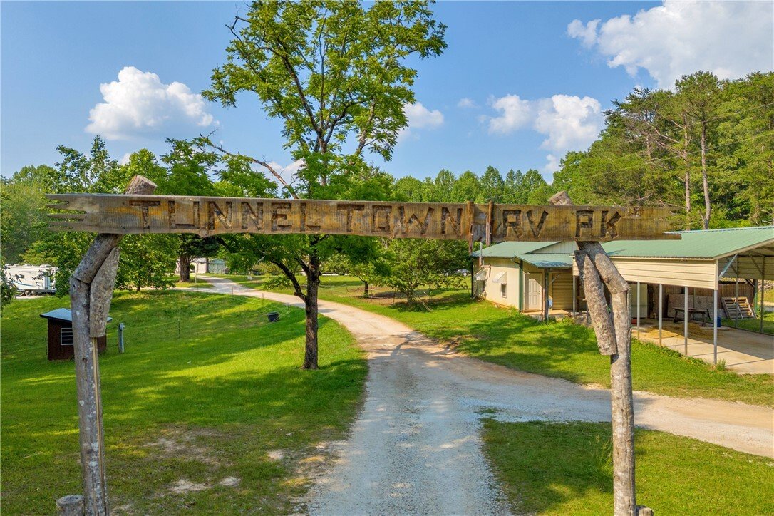 Mountain Rest, South Carolina, United States 3 - 18402135