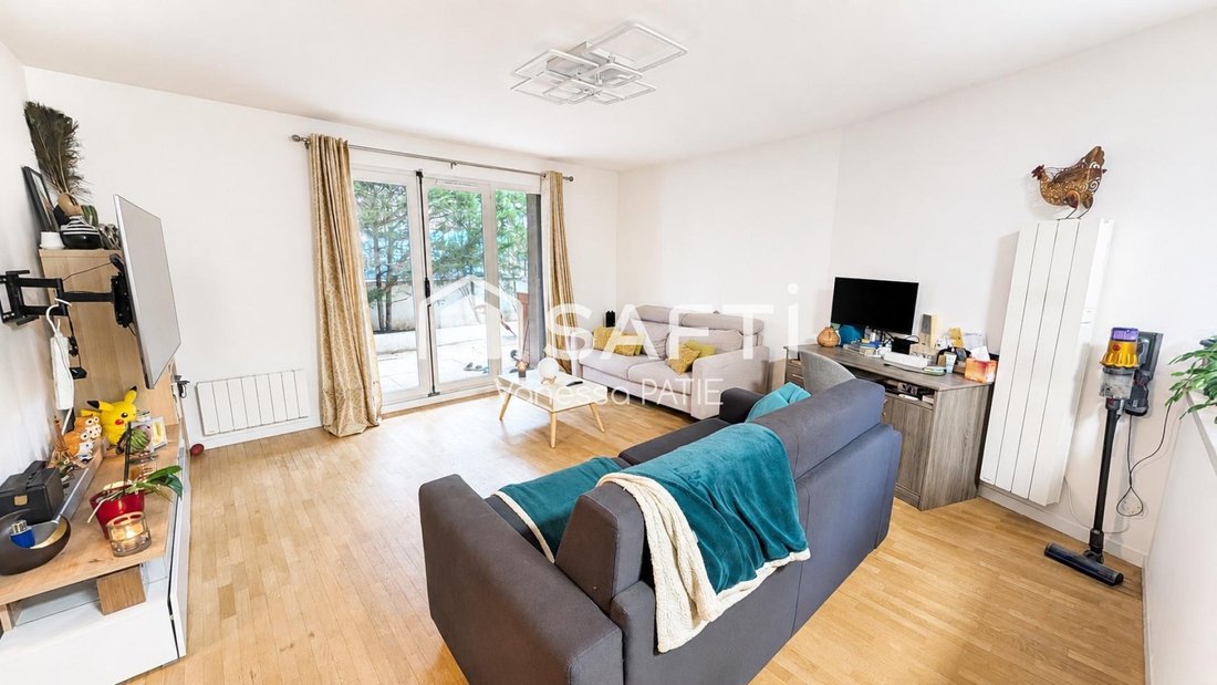 Apartment in Espaces Jeunes, Issy-les-Moulineaux, France 2 - 17055867