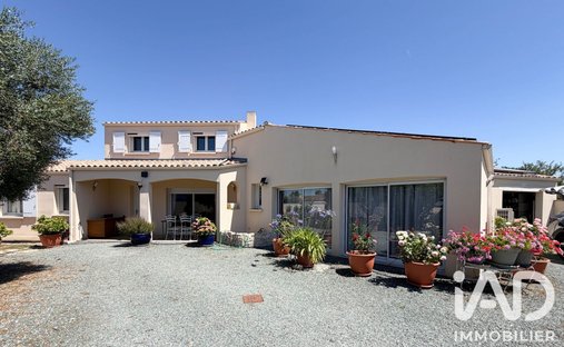 House in Saint-Ouen-d'Aunis, Nouvelle-Aquitaine, France 1