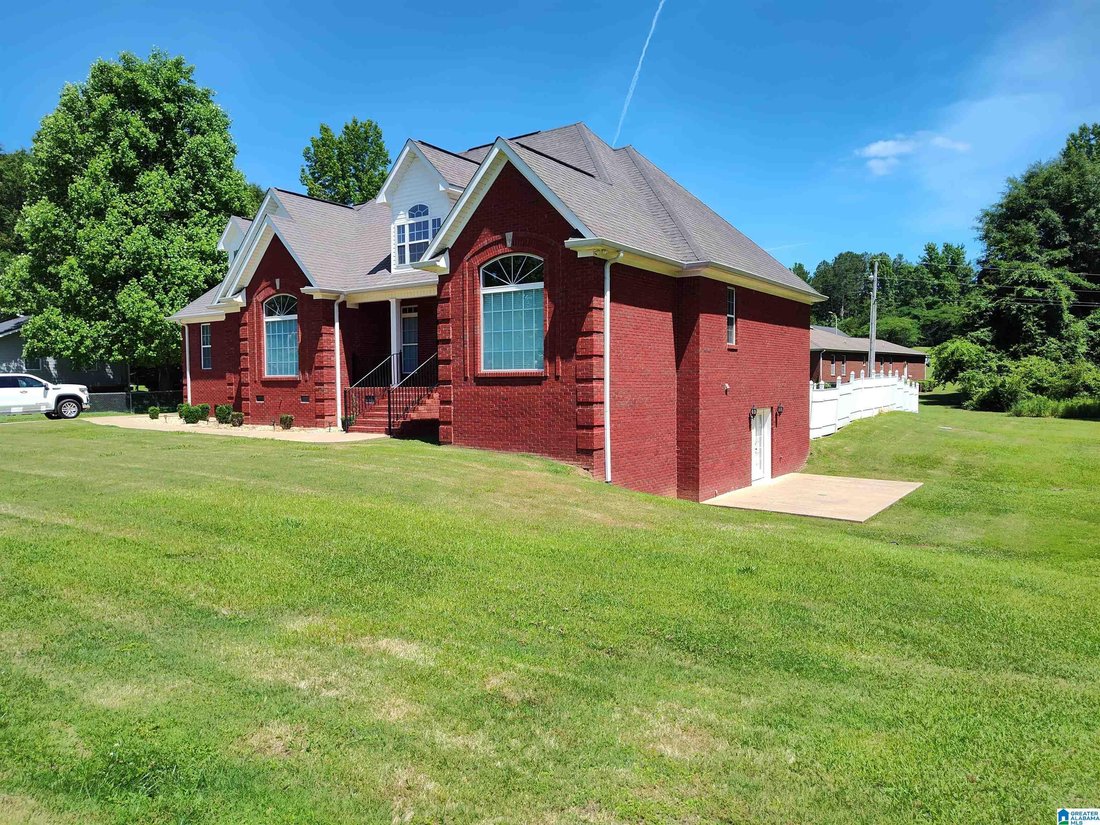 House in Sylacauga, Alabama, United States 3 - 18400863