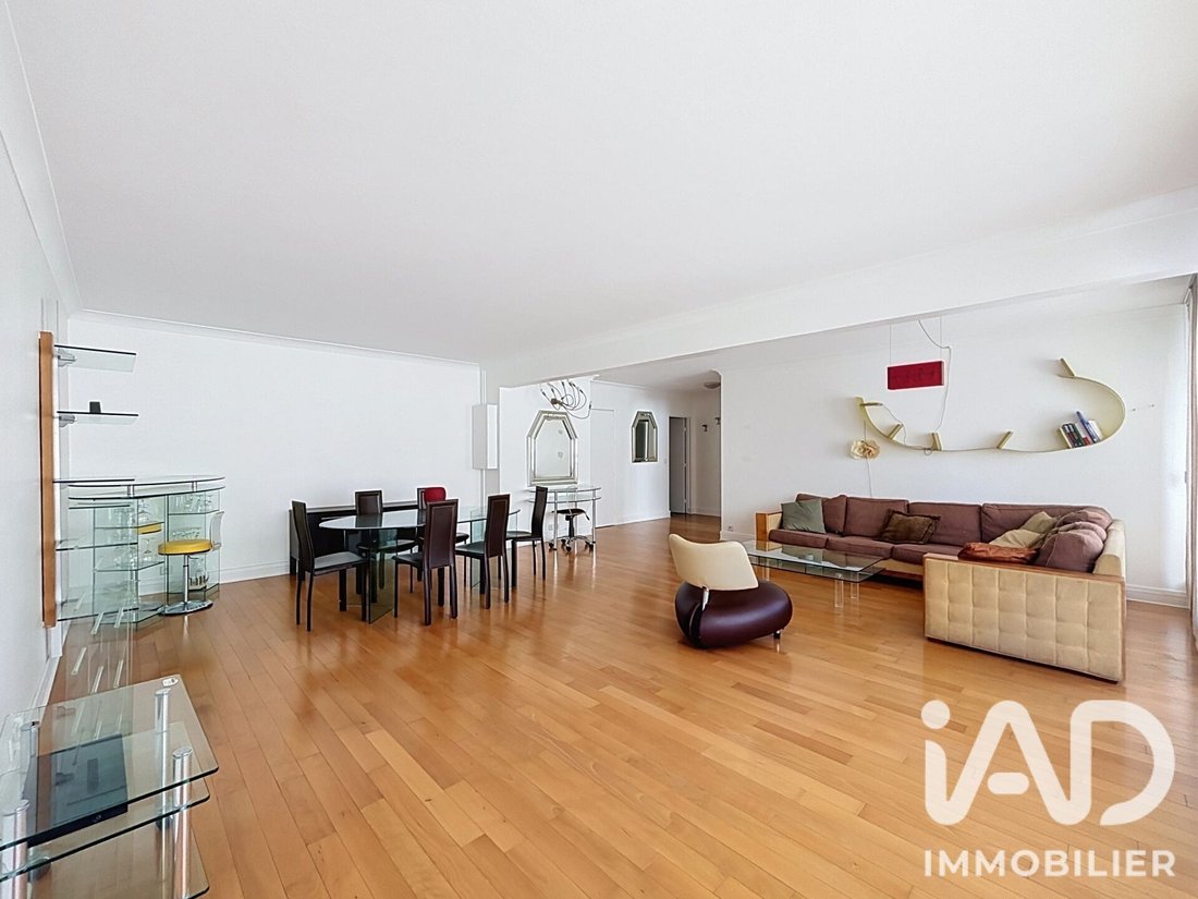 Apartment in Violet Commerce, Paris 15e Arrondissement, Paris 4 - 18406156