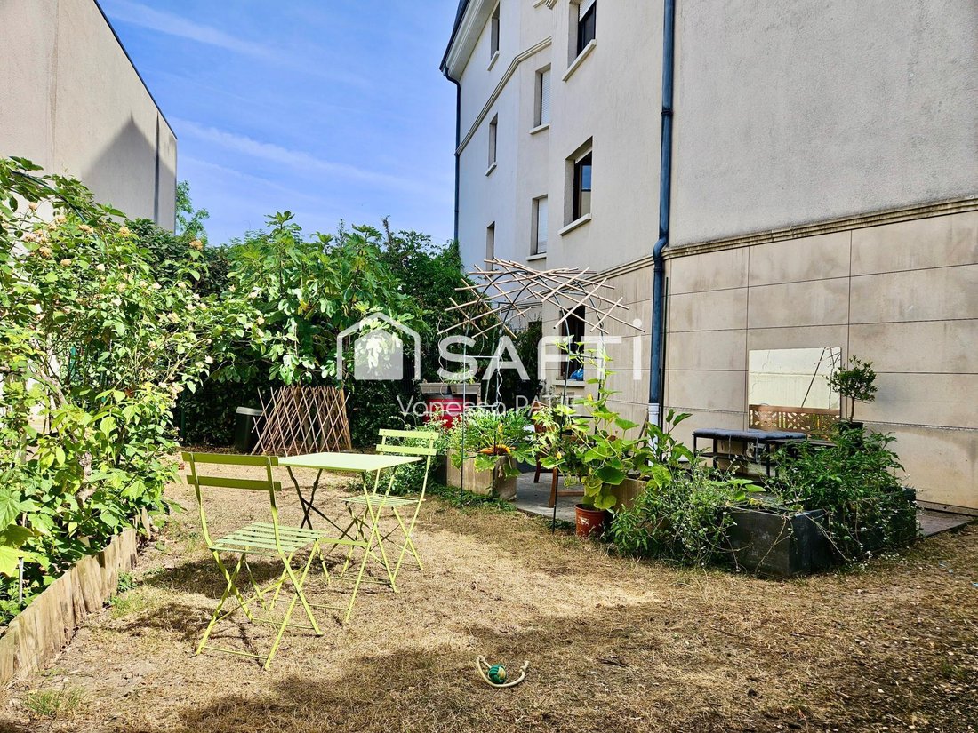 Apartment in Espaces Jeunes, Issy-les-Moulineaux, France 1 - 17055867