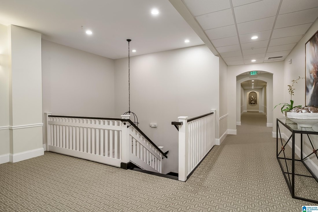 Condo in Mountain Brook, Alabama, United States 3 - 18402218