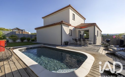 Maison à Le Cendre, Auvergne-Rhône-Alpes, France 1