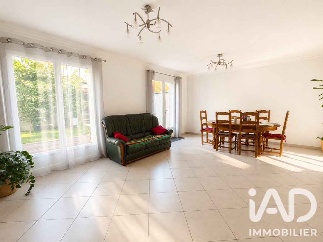 House in Chatou, Ile-de-France, France 1 - 18406155
