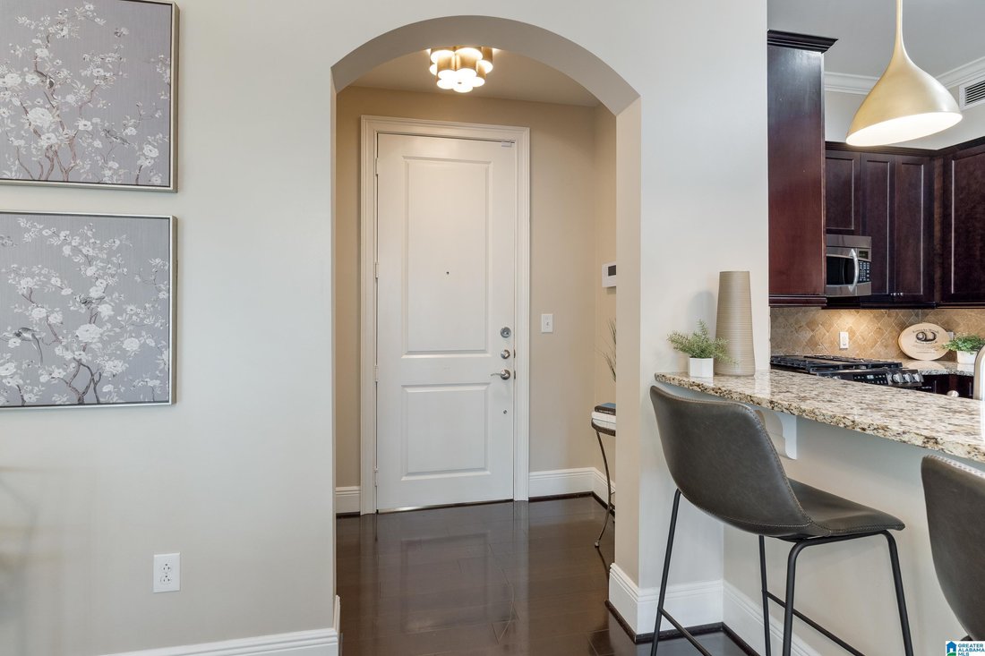 Condo in Homewood, Alabama, United States 3 - 18401385
