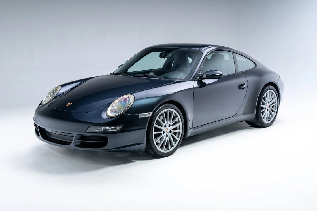 Coupe in Los Angeles, CA, United States 1 - 18400745
