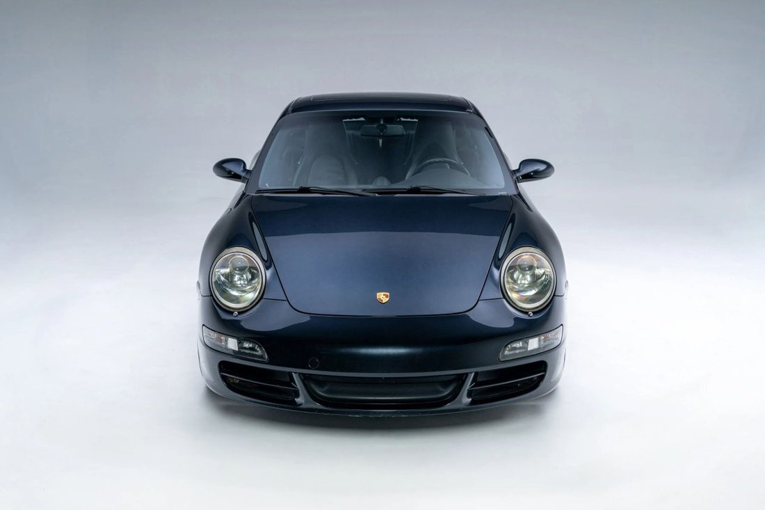 Coupe in Los Angeles, CA, United States 2 - 18400745