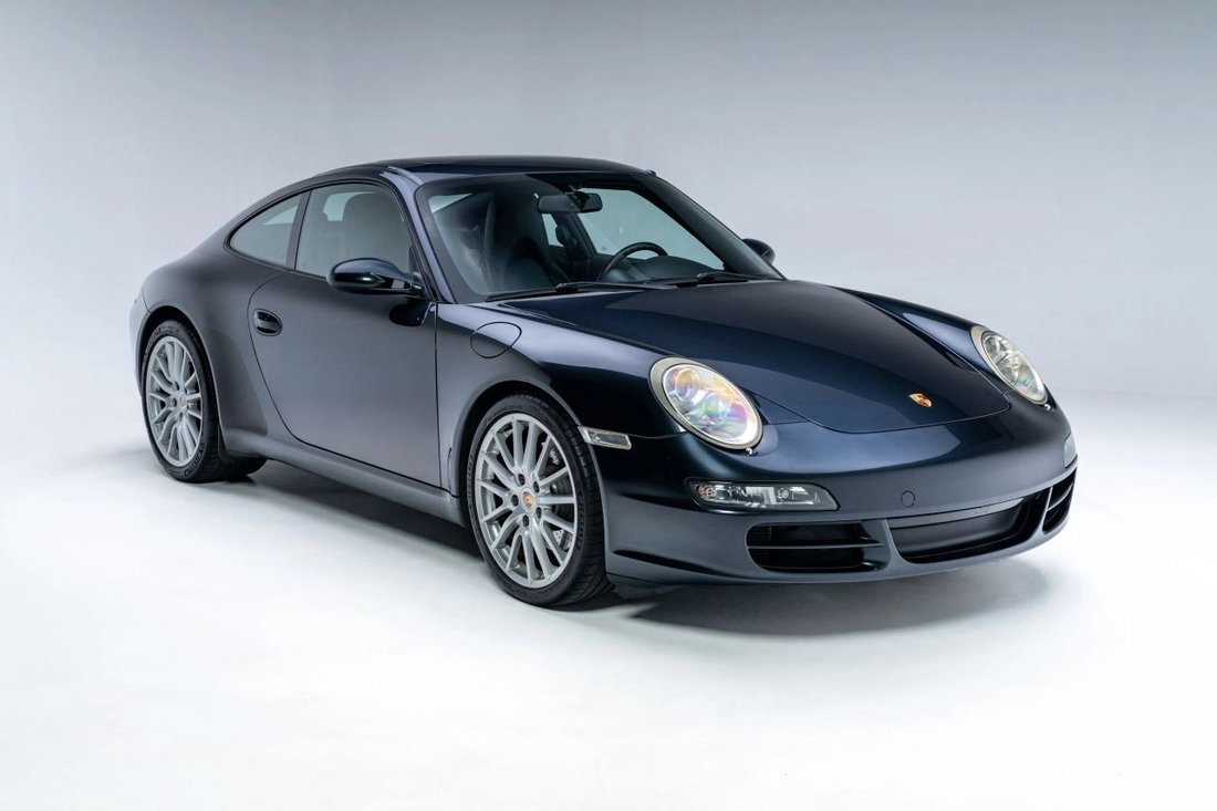 Coupe in Los Angeles, CA, United States 3 - 18400745