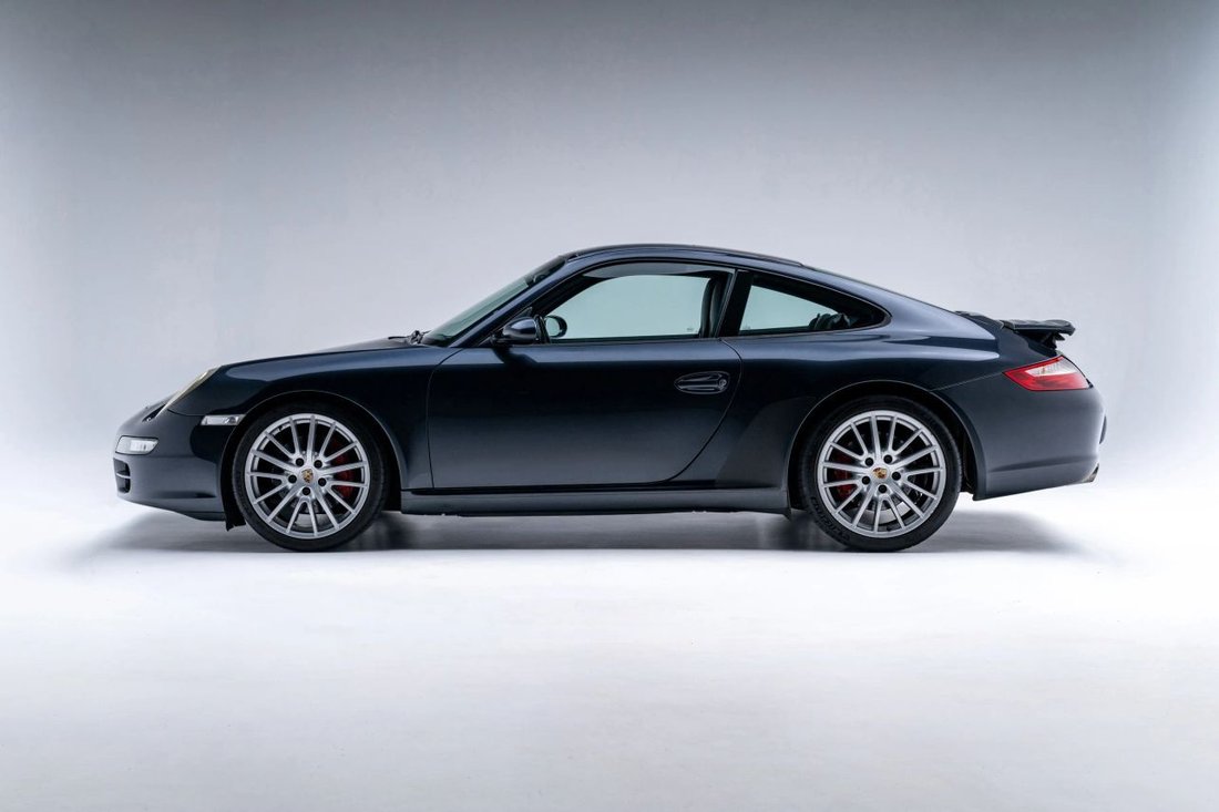 Coupe in Los Angeles, CA, United States 5 - 18400745