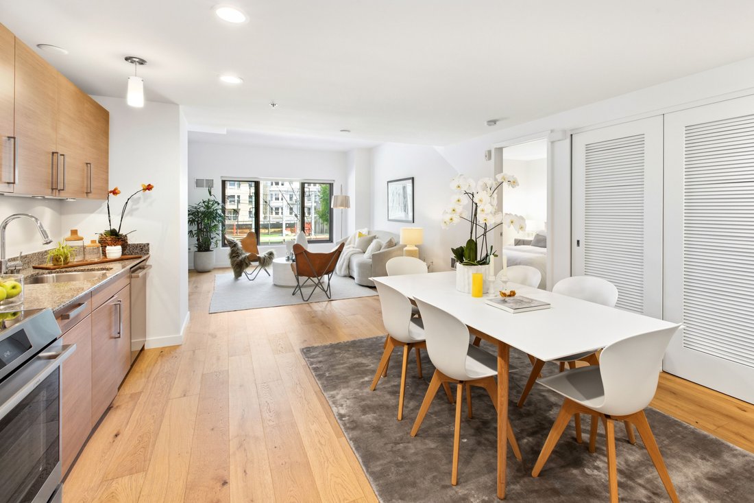 Condo in San Francisco, California, United States 3 - 18402481